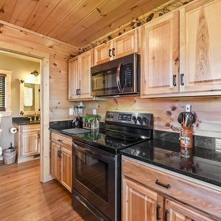 Walnut Ridge Cabin. Sleeps 7-11! Hot Tub, Pool Table, Minutes To Downtown Gatlinburg! Exterior foto