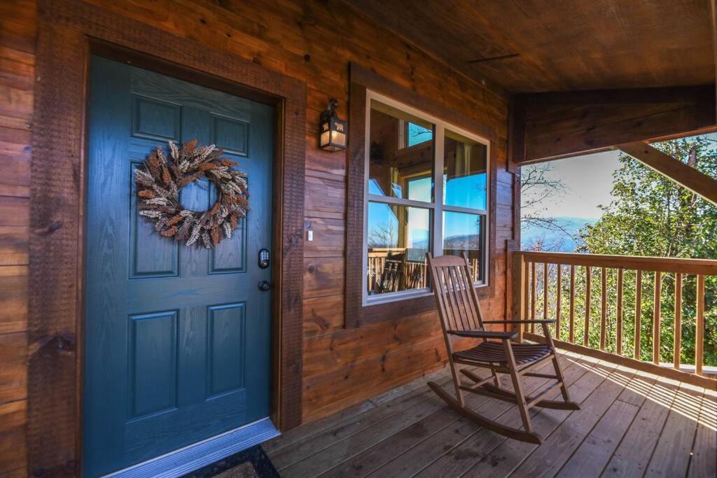 Walnut Ridge Cabin. Sleeps 7-11! Hot Tub, Pool Table, Minutes To Downtown Gatlinburg! Exterior foto