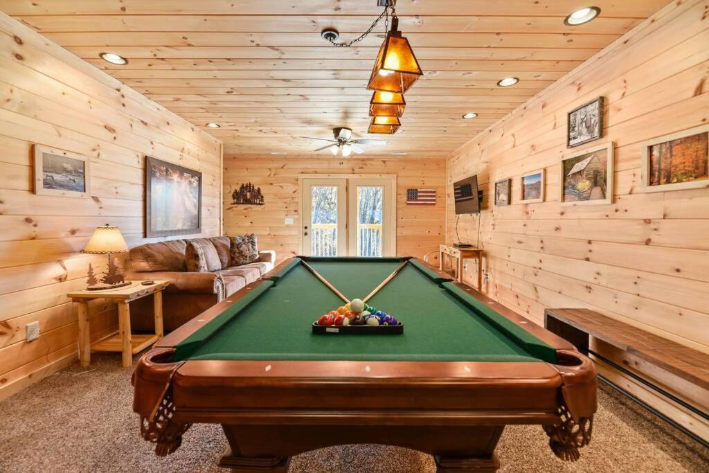 Walnut Ridge Cabin. Sleeps 7-11! Hot Tub, Pool Table, Minutes To Downtown Gatlinburg! Exterior foto